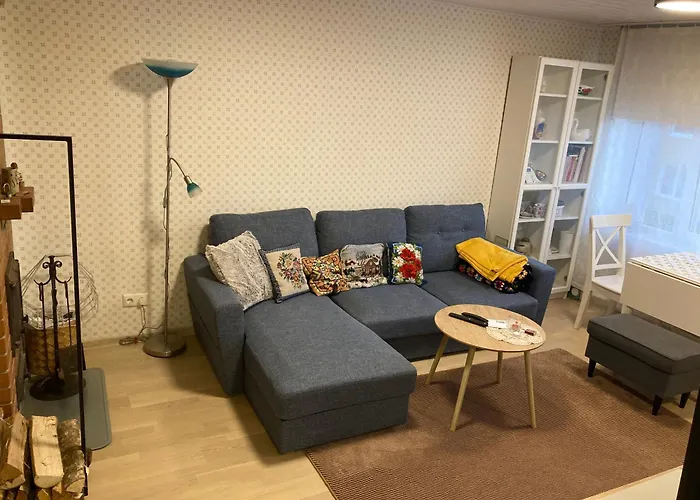 Von Aghte Contemporary * كوريسارِ